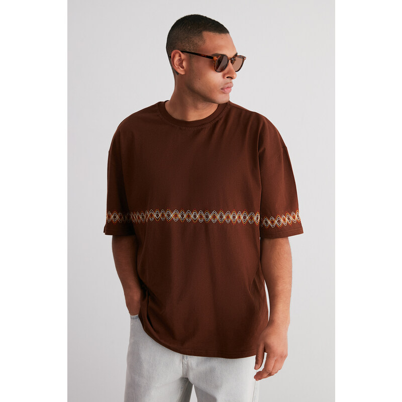 Trendyol Brown Oversize/Wide-Fit Embroidered 100% Cotton T-Shirt