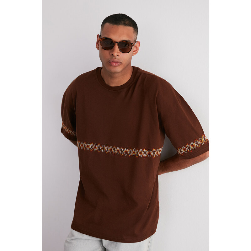 Trendyol Brown Oversize/Wide-Fit Embroidered 100% Cotton T-Shirt