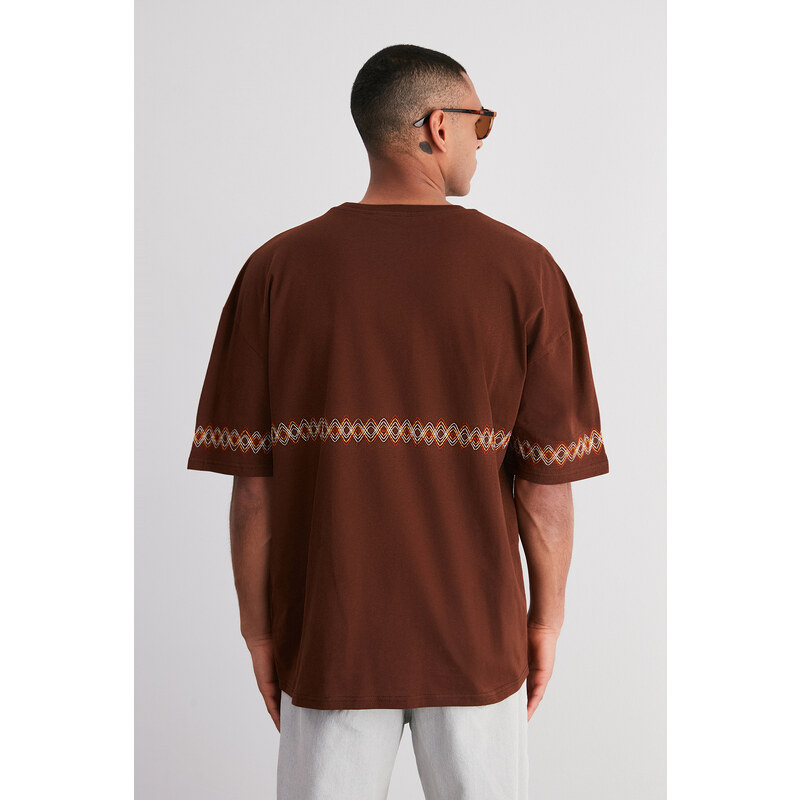 Trendyol Brown Oversize/Wide-Fit Embroidered 100% Cotton T-Shirt