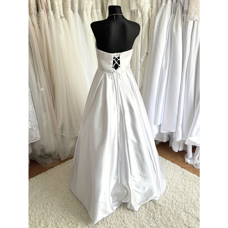 bílé saténové svatební šaty Bianca