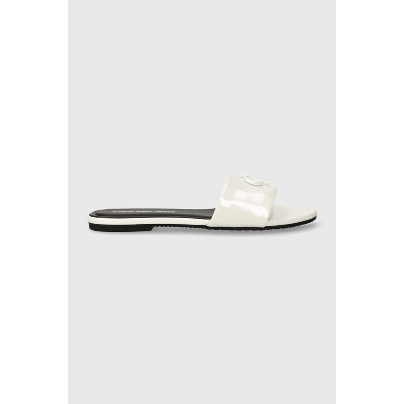 Pantofle Calvin Klein Jeans FLAT SANDAL SLIDE MG MET dámské, bílá barva, YW0YW01348
