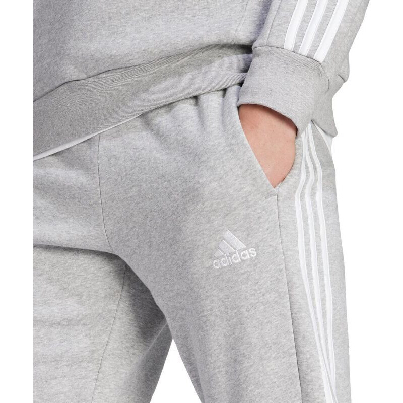 Fleecové kalhoty adidas Essentials se zúženými manžetami M IJ6494