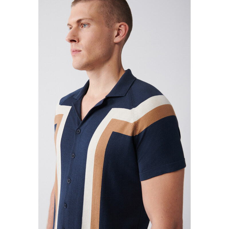 Avva Men's Navy Blue Cuban Collar Color Block Buttoned Regular Fit Knitwear T-shirt