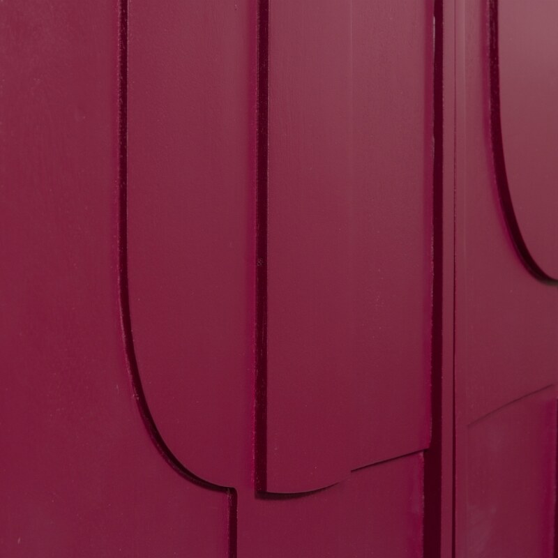 Hoorns Vínově červená dřevěná komoda Atrey 80 x 43 cm