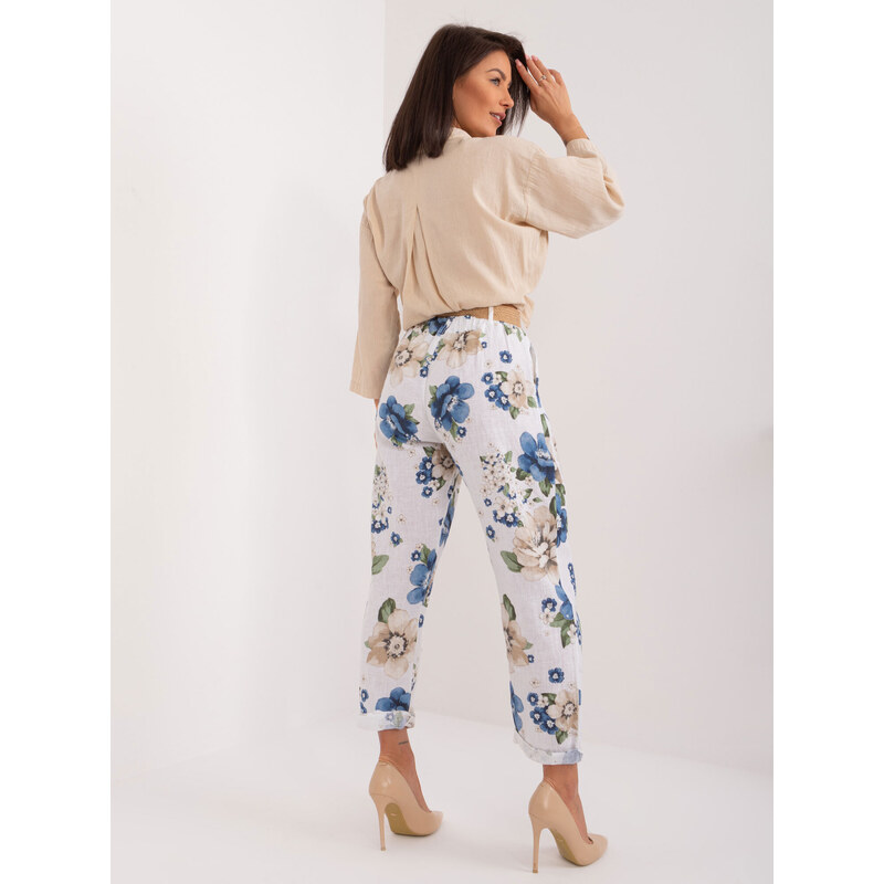 Fashionhunters Bílé dámské látkové kalhoty s květinami