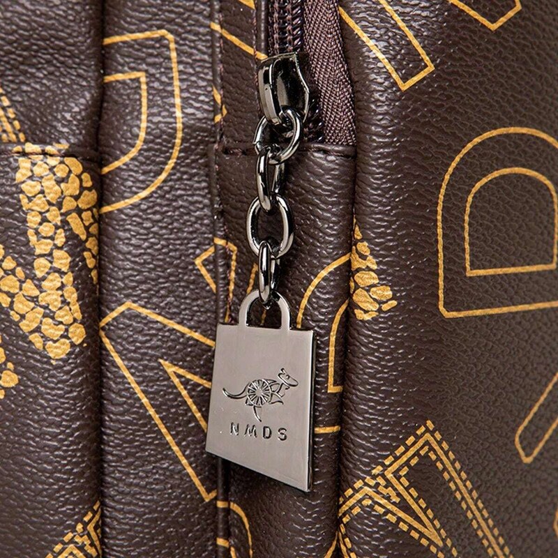 Dámský kožený batoh s písmeny