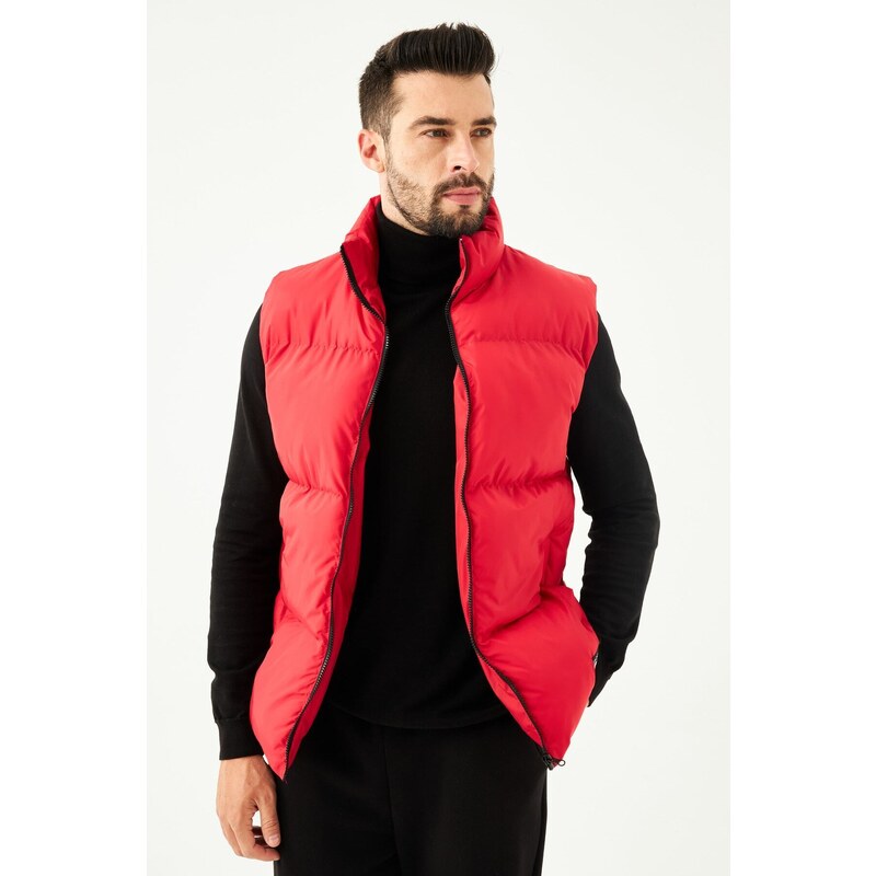 River Club Men's Lined Water And Windproof Red Inflatable Vest.