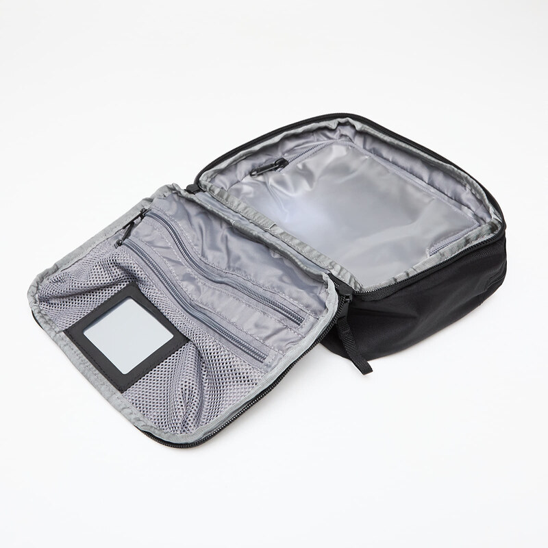 The North Face Base Camp Voyager Toiletry Kit TNF Black/ TNF White