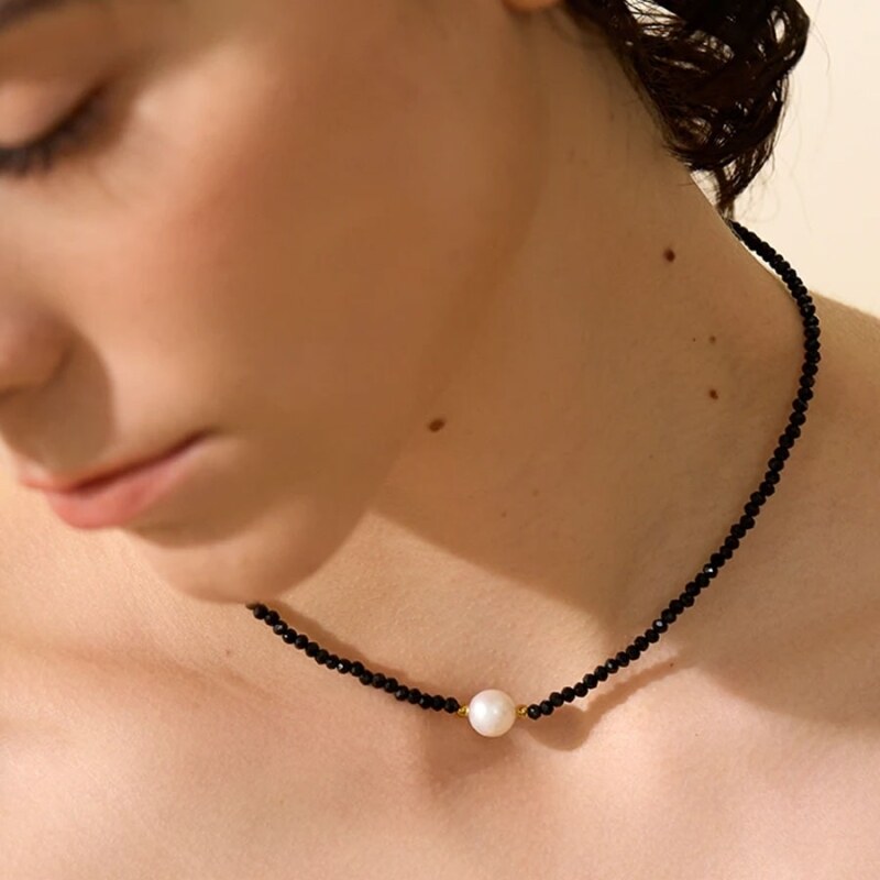 Éternelle Náhrdelník s bílou perlou a černými krystaly, chirurgická ocel