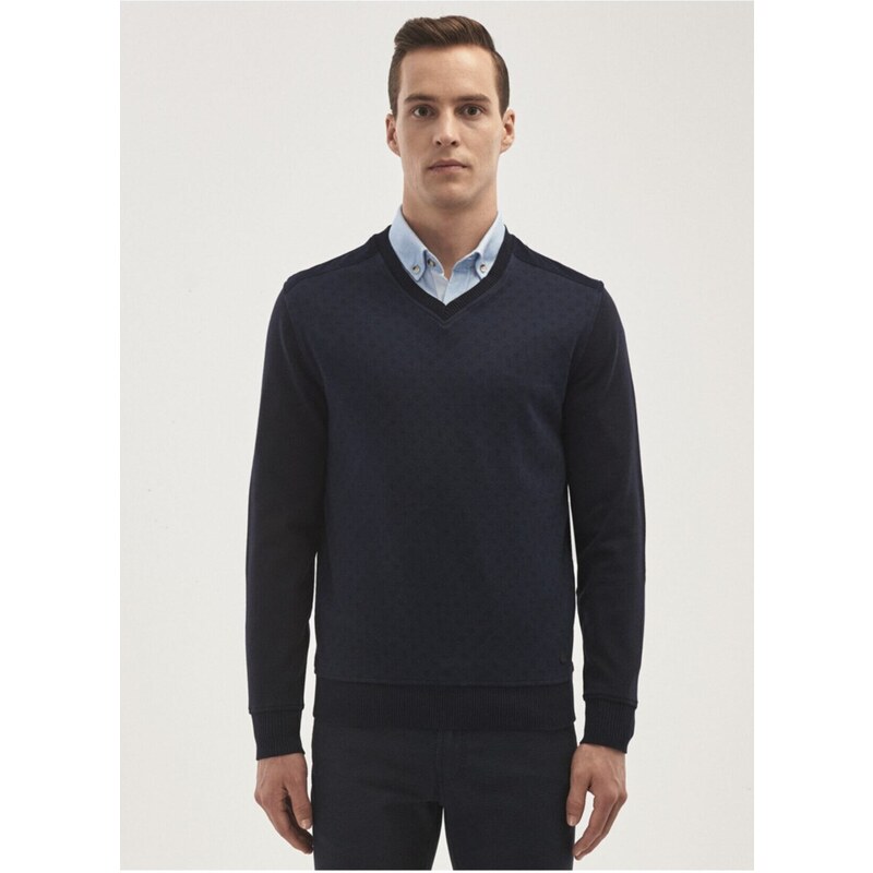 ALTINYILDIZ CLASSICS Men's Navy Blue Standard Fit Normal Cut V-Neck Knitwear Sweater.