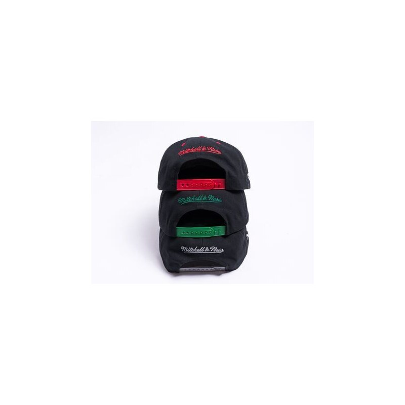 Kšiltovka Mitchell & Ness Overbite Pro Snapback Chicago Bulls Black