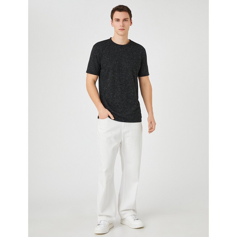 Koton Basic T-shirt with a Crew Neck Short Sleeves, Slim Fit.