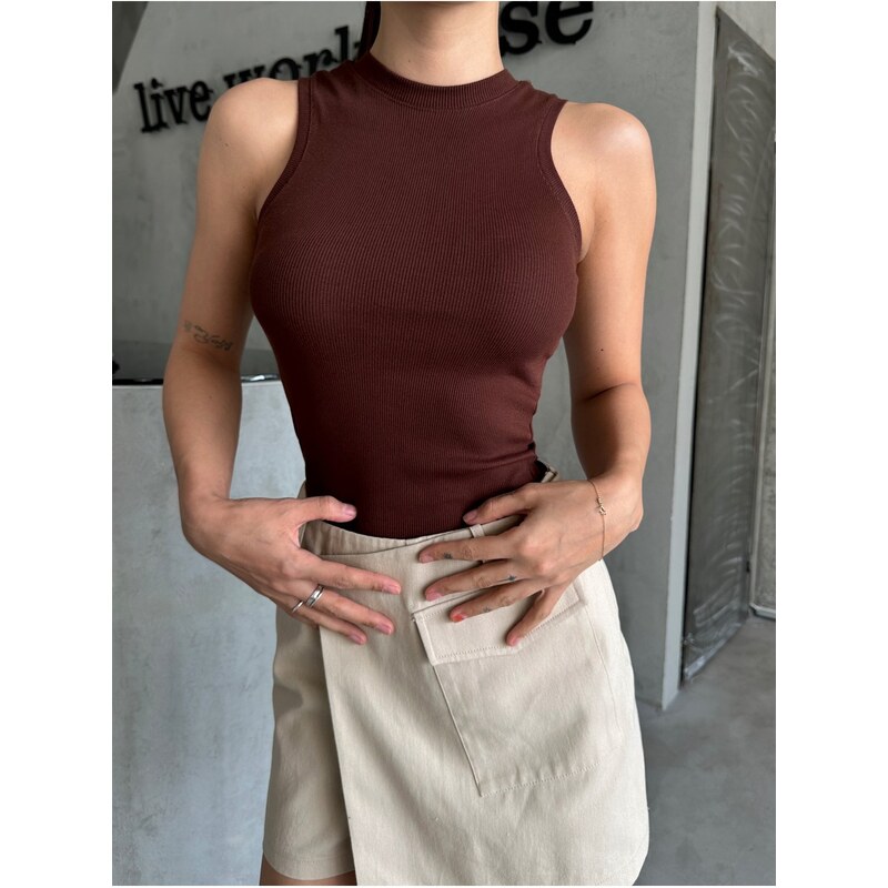 Laluvia Bitter Brown Barbell Neck Ribbed Undershirt
