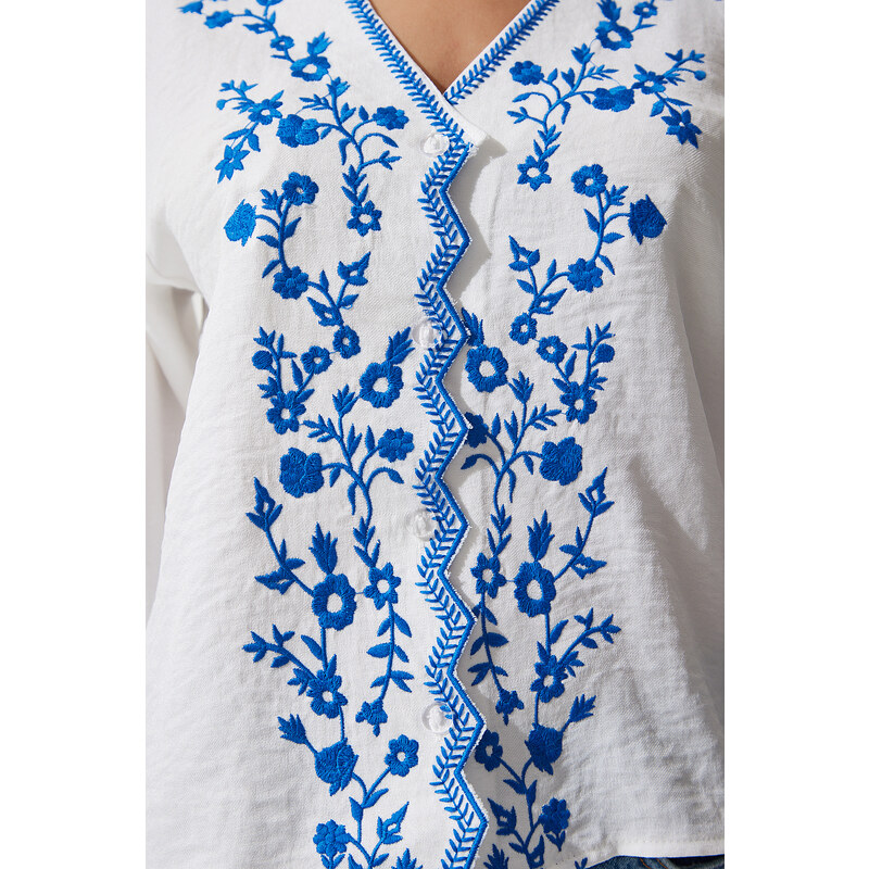 Happiness İstanbul Women's White V-Neck Embroidered Linen Blouse