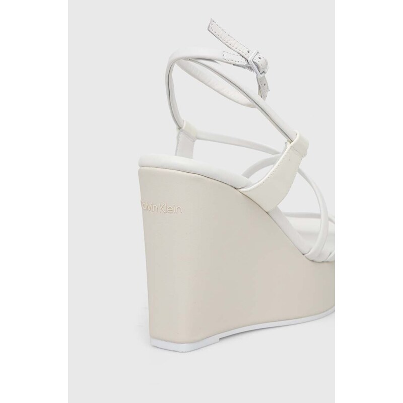 Kožené sandály Calvin Klein WEDGE bílá barva, HW0HW01952