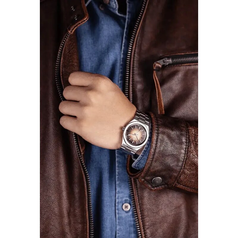 Stříbrné pánské hodinky Nivada Grenchen s ocelový páskem F77 Brown Smoked No Date 68002A77 37MM Automatic