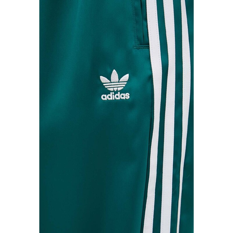 Tepláky adidas Originals zelená barva, s aplikací, IP2960