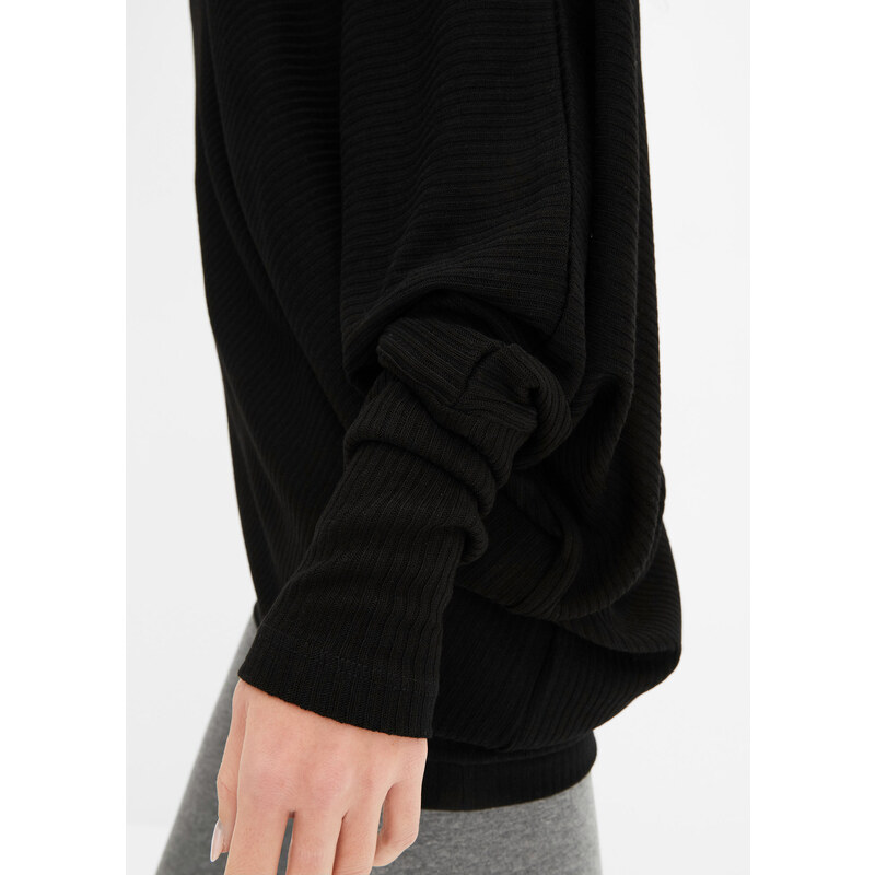 bonprix Oversize svetr s asymetrickým lemem Černá