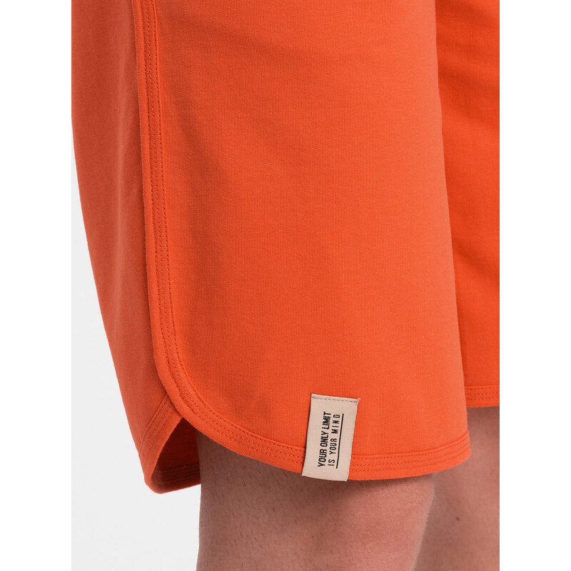 Ombre Clothing Pánské teplákové kraťasy se zakulacenými nohavicemi - oranžové V5 OM-SRSK-0105