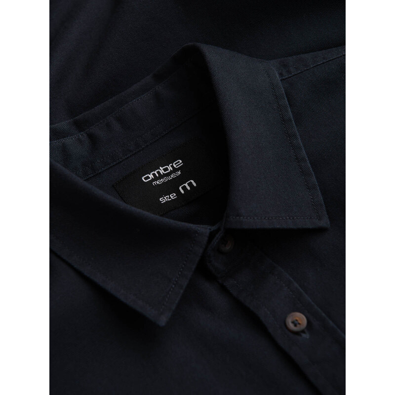 Ombre Clothing Pánská bavlněná košile REGULAR FIT s kapsami na knoflíky - tmavě modrá V3 OM-SHCS-0146