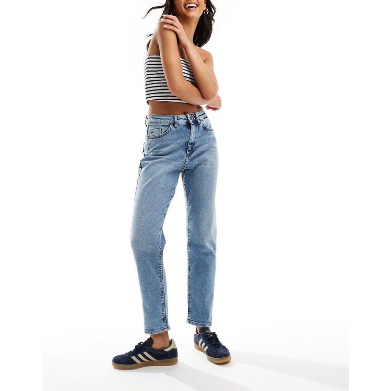 ONLY Veneda mom jeans in light blue