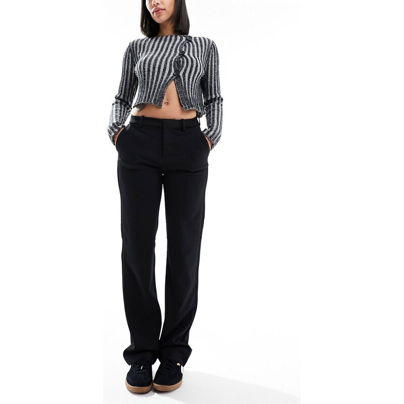 ONLY mid rise straight leg trouser in black 105929689