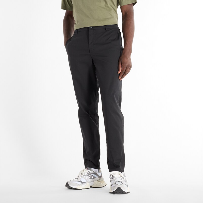 Pánské kalhoty New Balance MP43554BK – černé