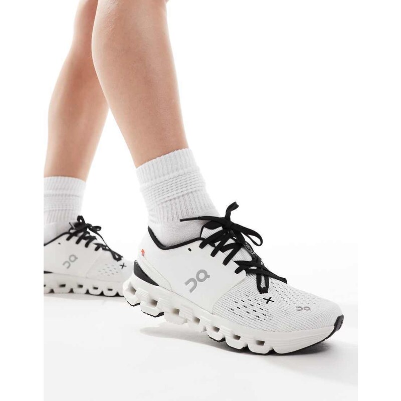 ON Cloud X 4 training trainers in white and black 105102320