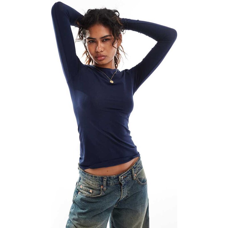 Weekday slim fit long sleeve t-shirt in navy 100291051