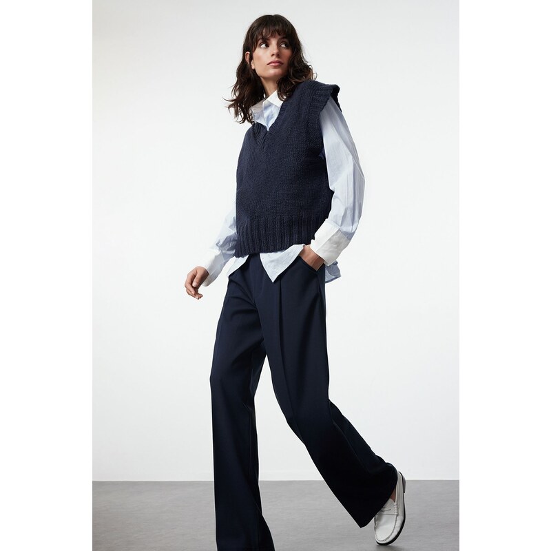 Trendyol Navy Blue Crop Soft Texture Knit Sweater 107078293