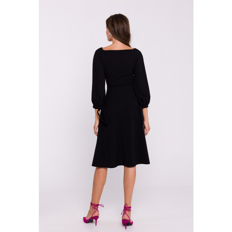 Rozšířené šaty s rukávy černé model 20531368 - STYLOVE