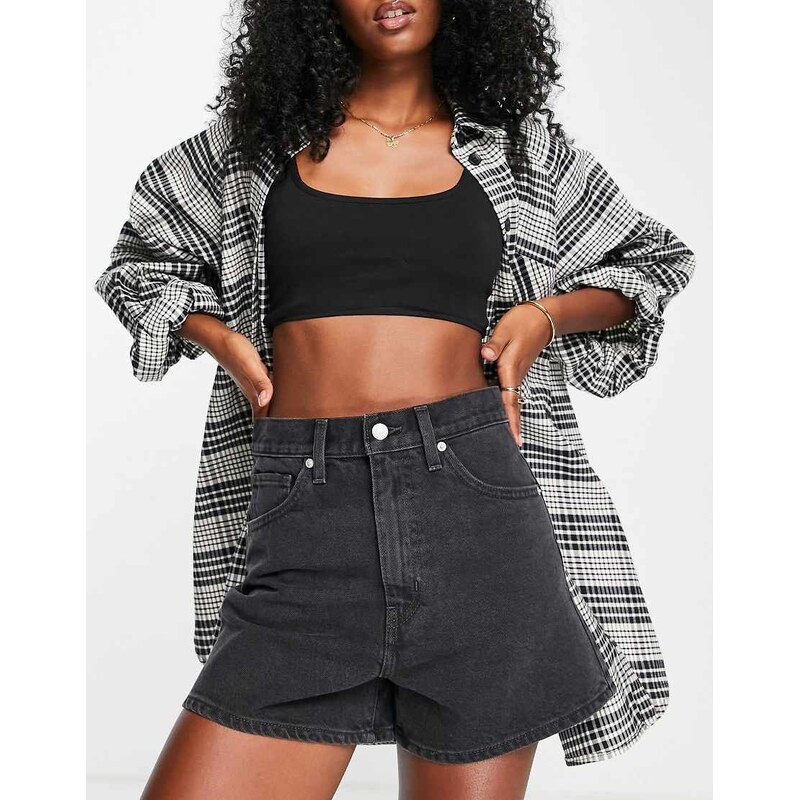 Levis high waisted mom shorts in black