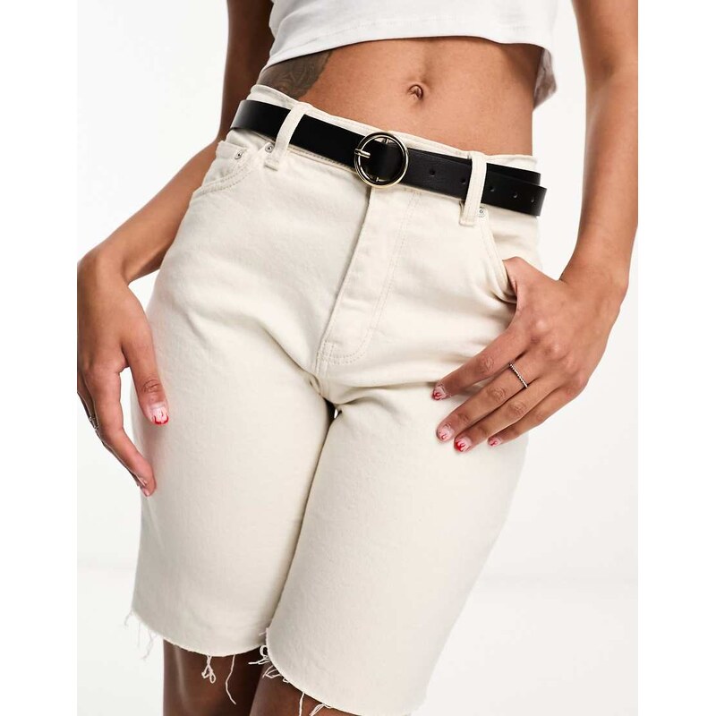 Pieces belt with gold circle buckle in black