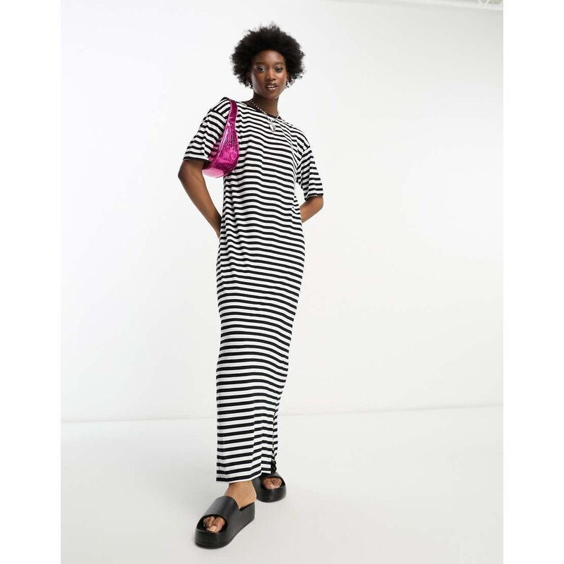Noisy May maxi t-shirt dress in black & white stripe 100052401