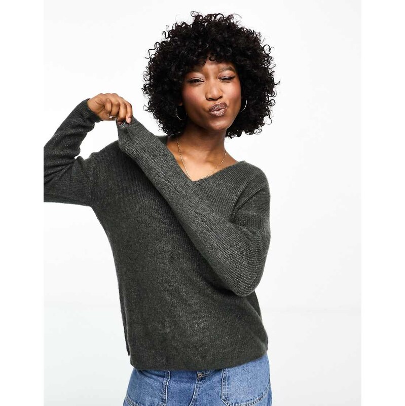 Vero Moda lightweight v neck knitted jumper in grey melange 111021299