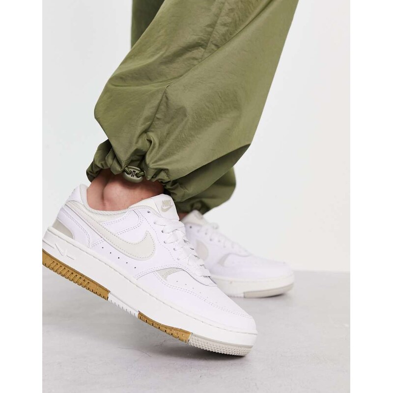 Nike Gamma Force trainers in white 109712224
