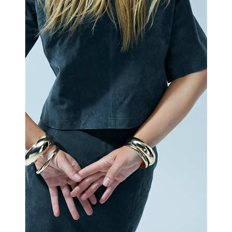 ASOS DESIGN pack of 4 bangle bracelets in mixed design in gold tone 100073805