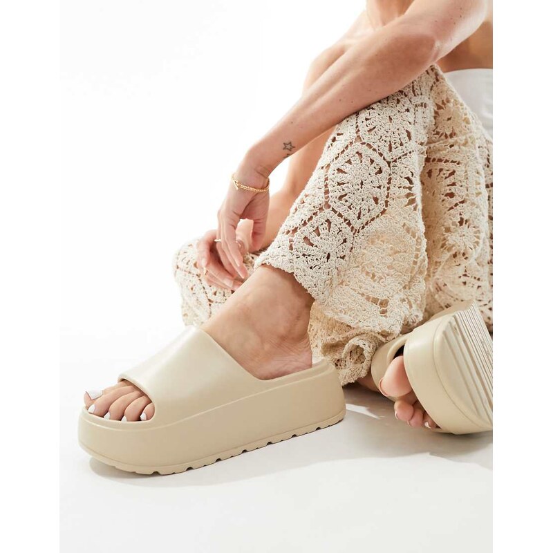 ASOS DESIGN Freedom cleated flatform slider in off-white-Neutral 100080681