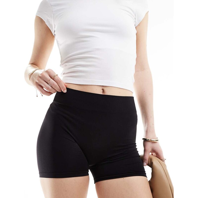 Pieces seamless mini legging shorts in black