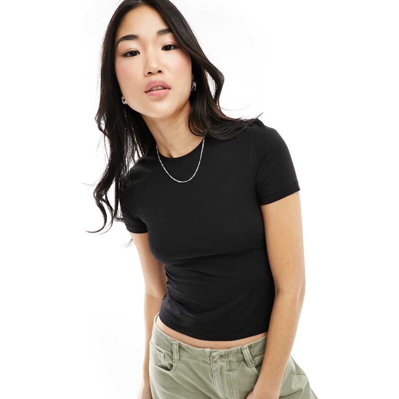 Weekday slim fit t-shirt in black 100613076