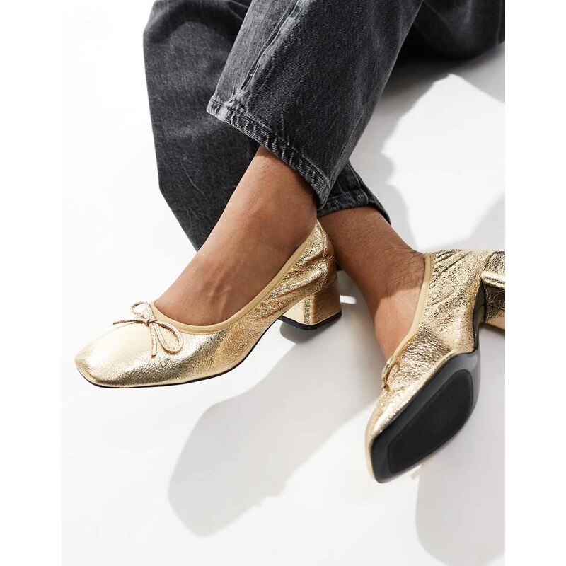 Stradivarius heeled ballet shoe in gold 115718592