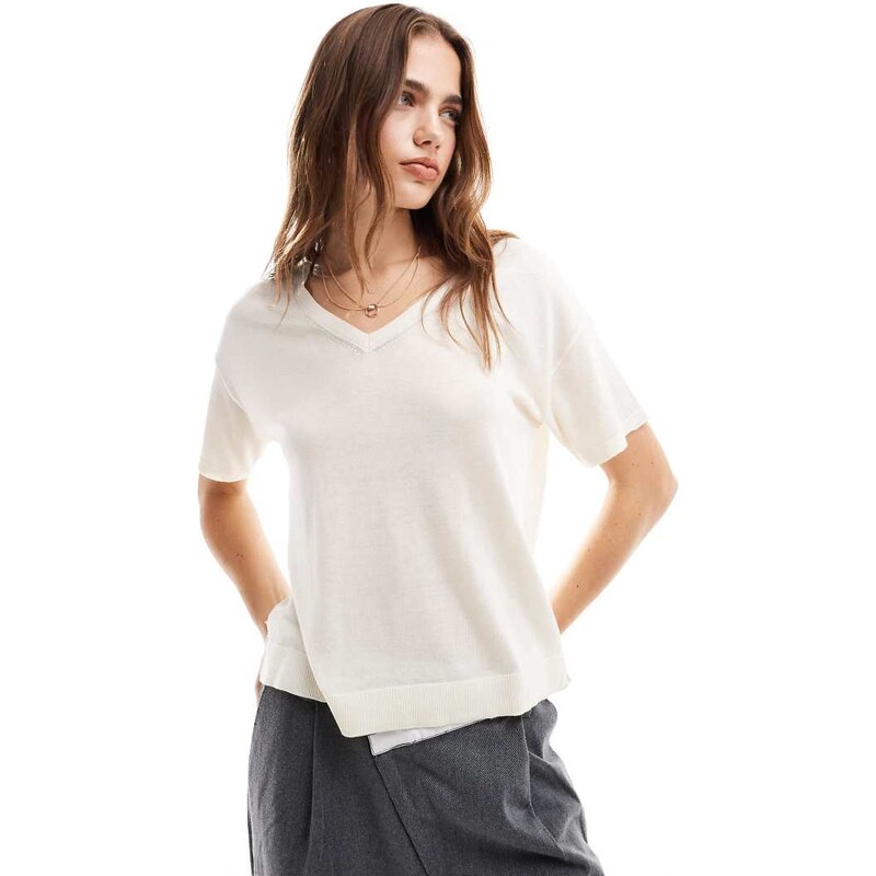 Vila lightweight knitted v neck top in cream-Neutral 100083081
