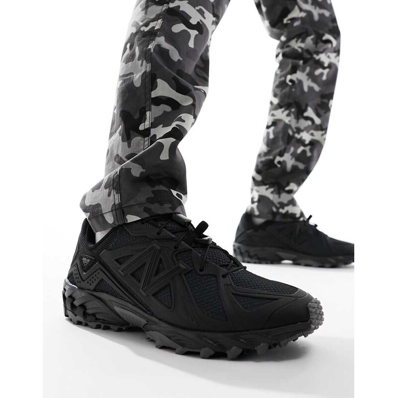 New Balance 610 trainers in black