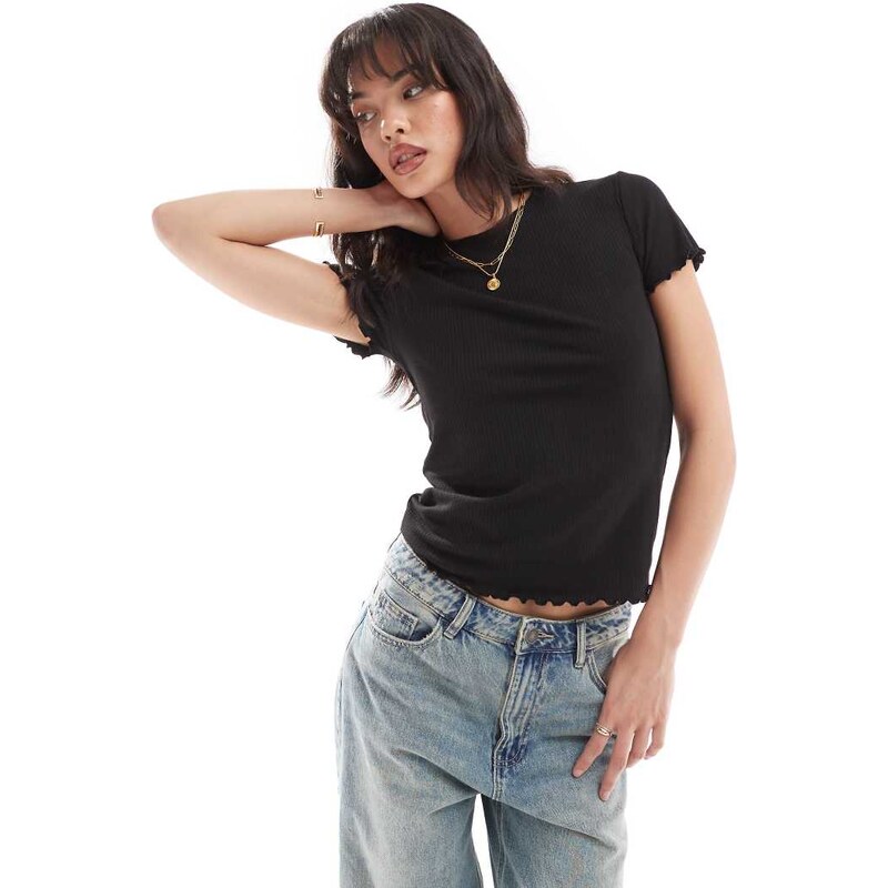 Pieces short sleeve t-shirt with lettuce edge hem in black