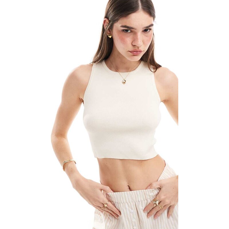 Vero Moda sleevess vest top in cream-White 100107630