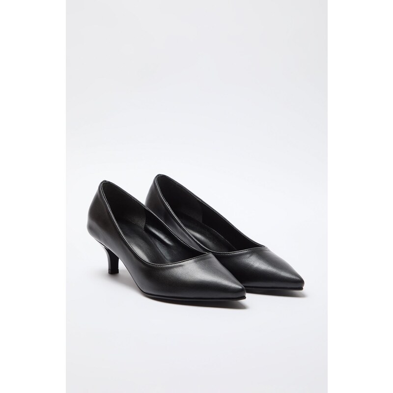 Trendyol Black Pointed Toe Womens Classic Kitten Heel Shoes
