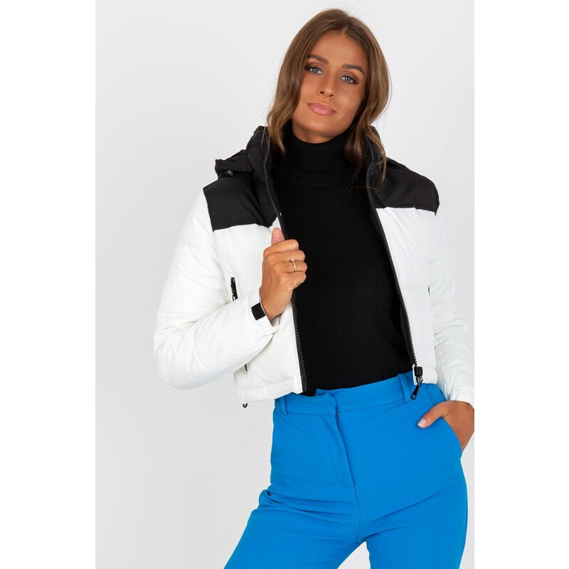 MladaModa Krátká zimní bunda s kapucí model 82562 bílá+černá 108807986