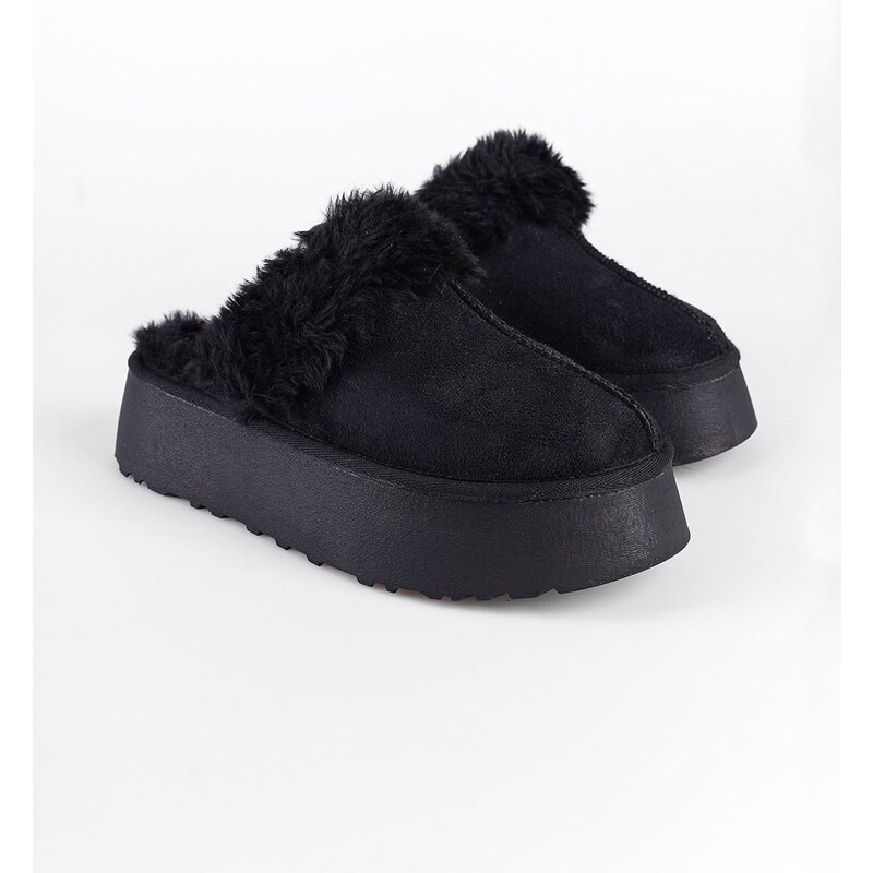 Capone Outfitters Furry Closed Toe Womens Slippers 100229437