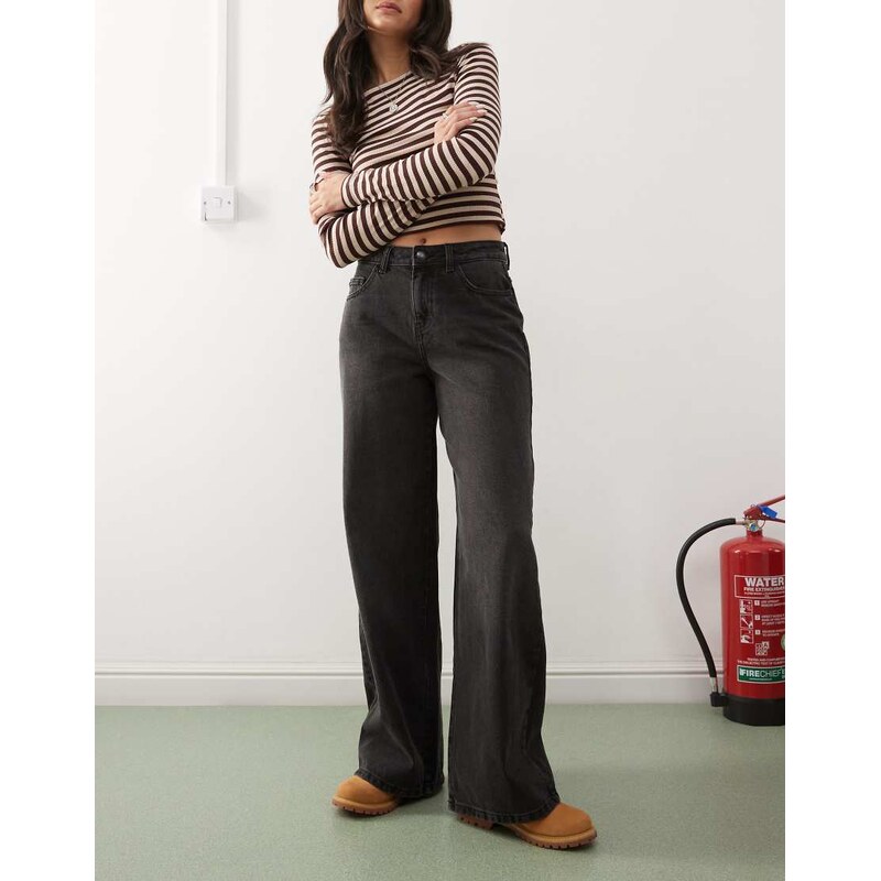 Noisy May Brandy mid rise loose fit jeans in washed black 100644414