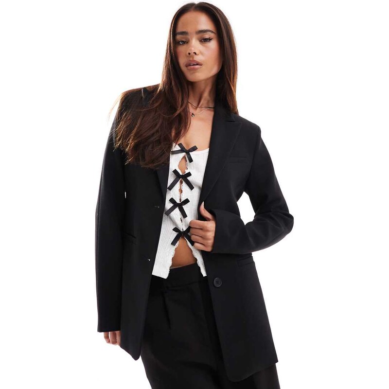 ASOS DESIGN moulded hip blazer in black 105108694